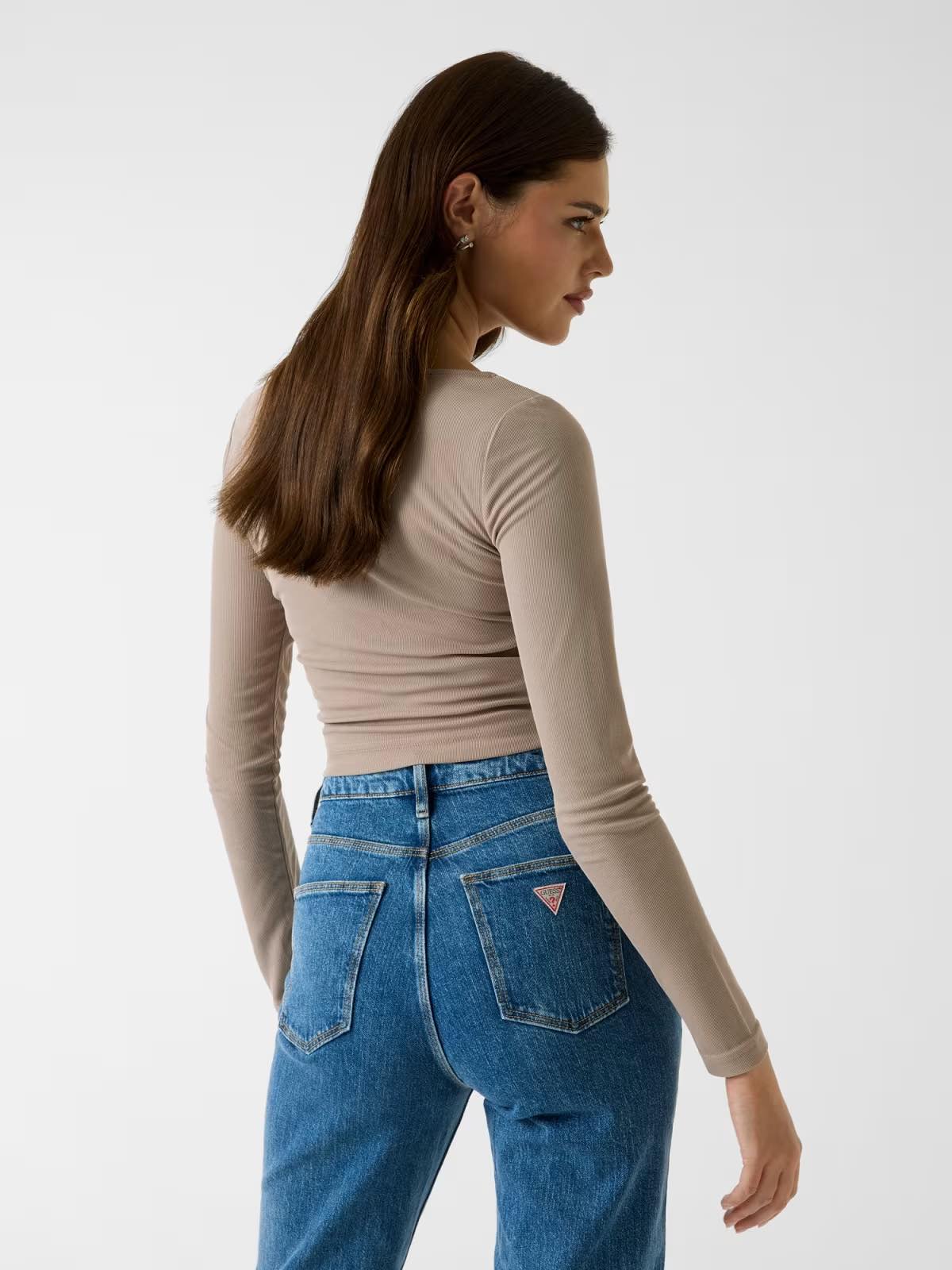 GUESS Blusa aderente con scollo a cuore tortora