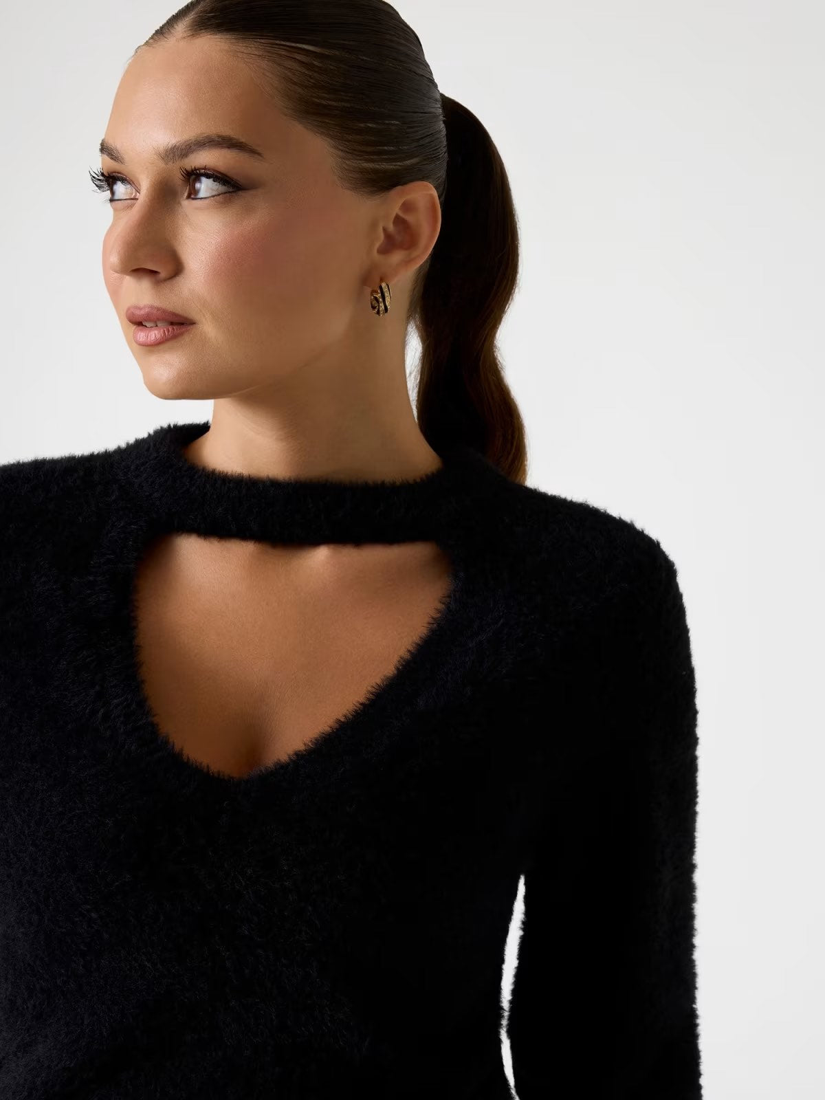 GUESS Maglione nero effetto peluche con apertura frontale chic GUESS