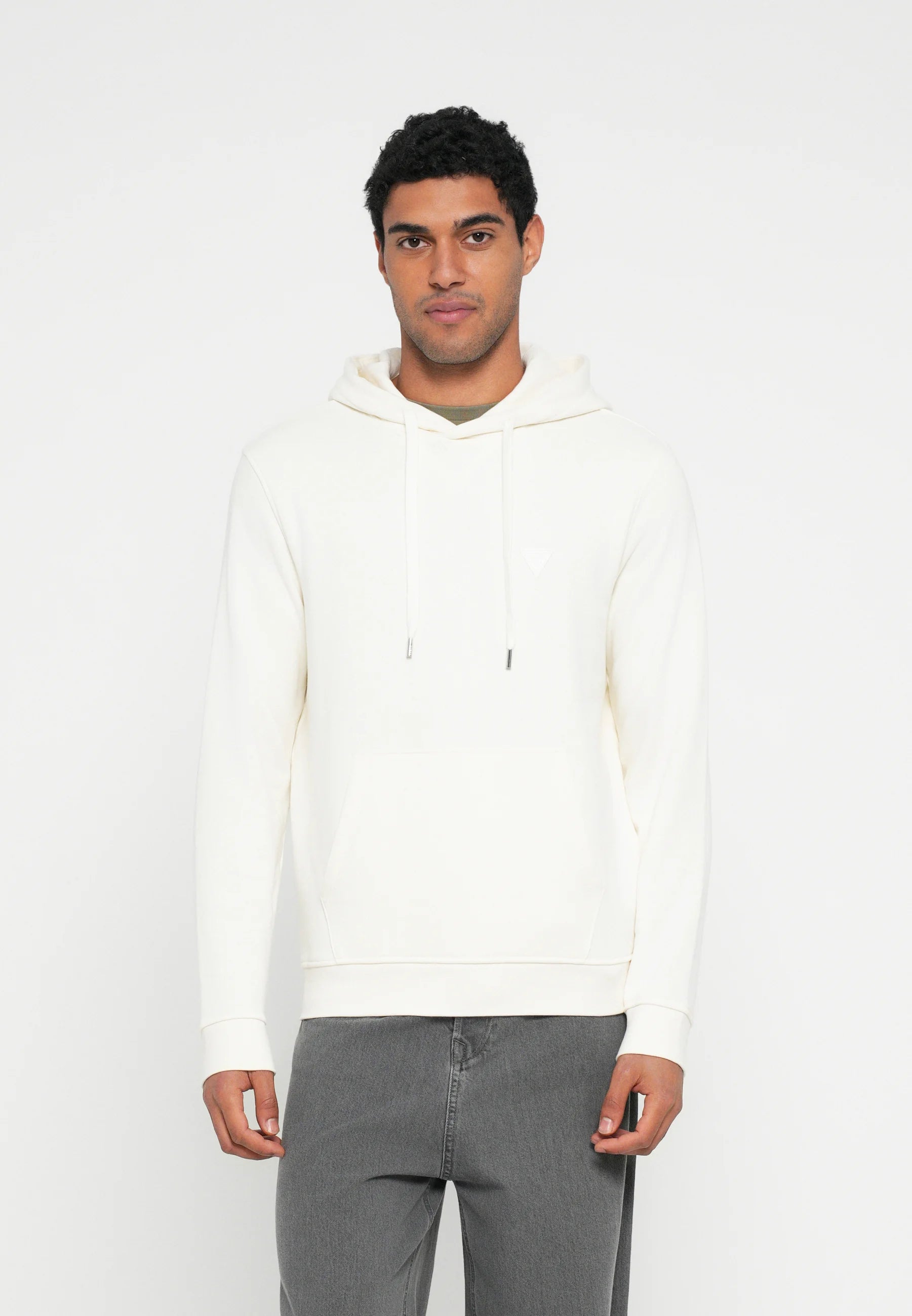 GUESS Felpa cappuccio panna con logo piccolo GUESS