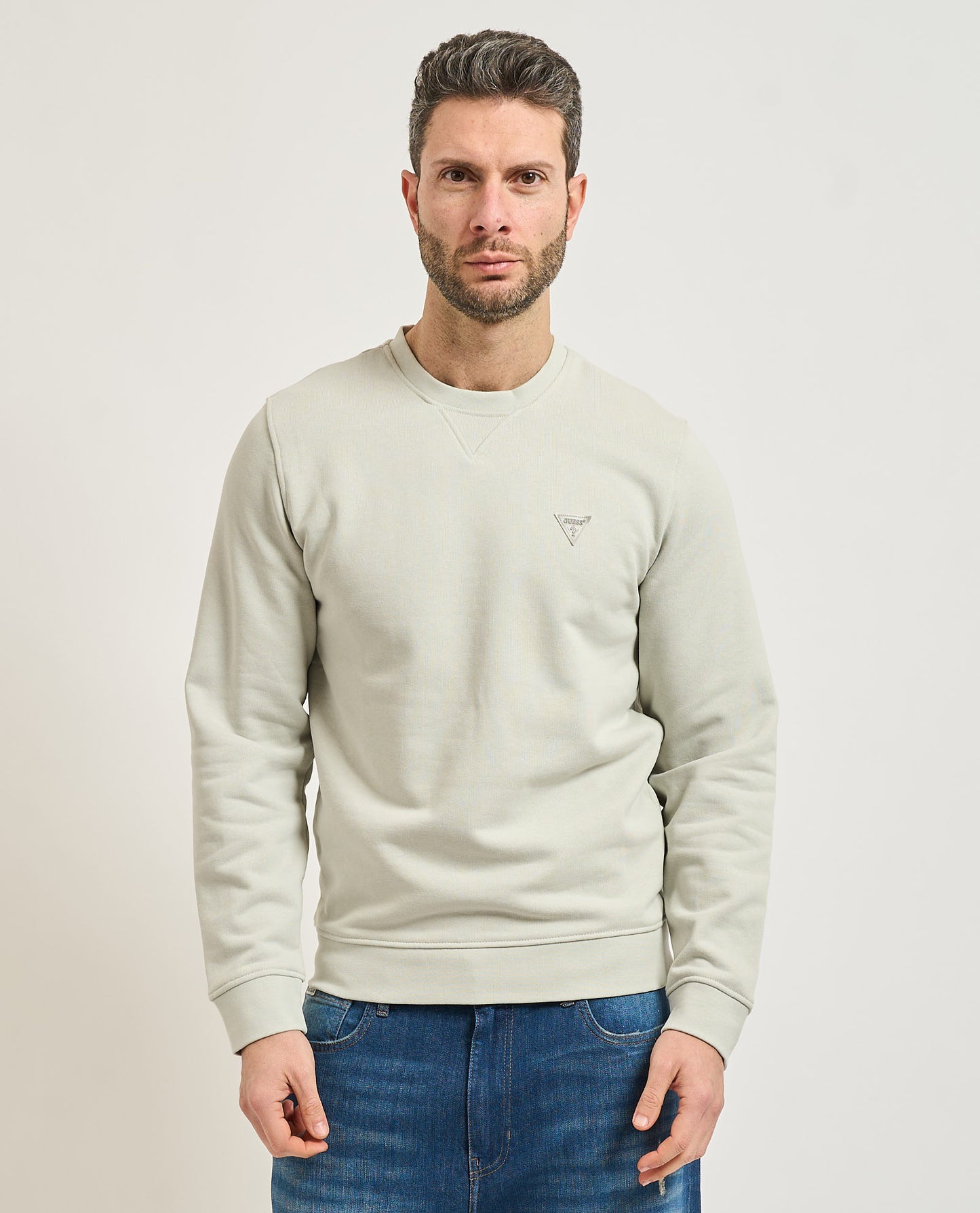 GUESS Felpa girocollo grigio perla con logo piccolo GUESS