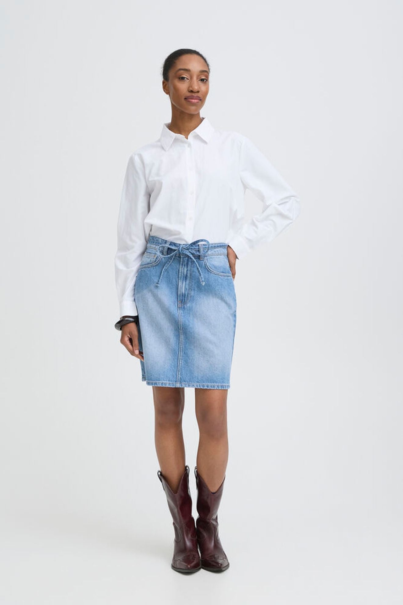 B.YOUNG Gonna in denim con cintura B.YOUNG