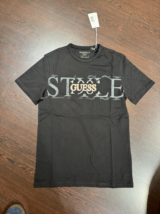 GUESS T-shirt nera con scritta centrale contrasto