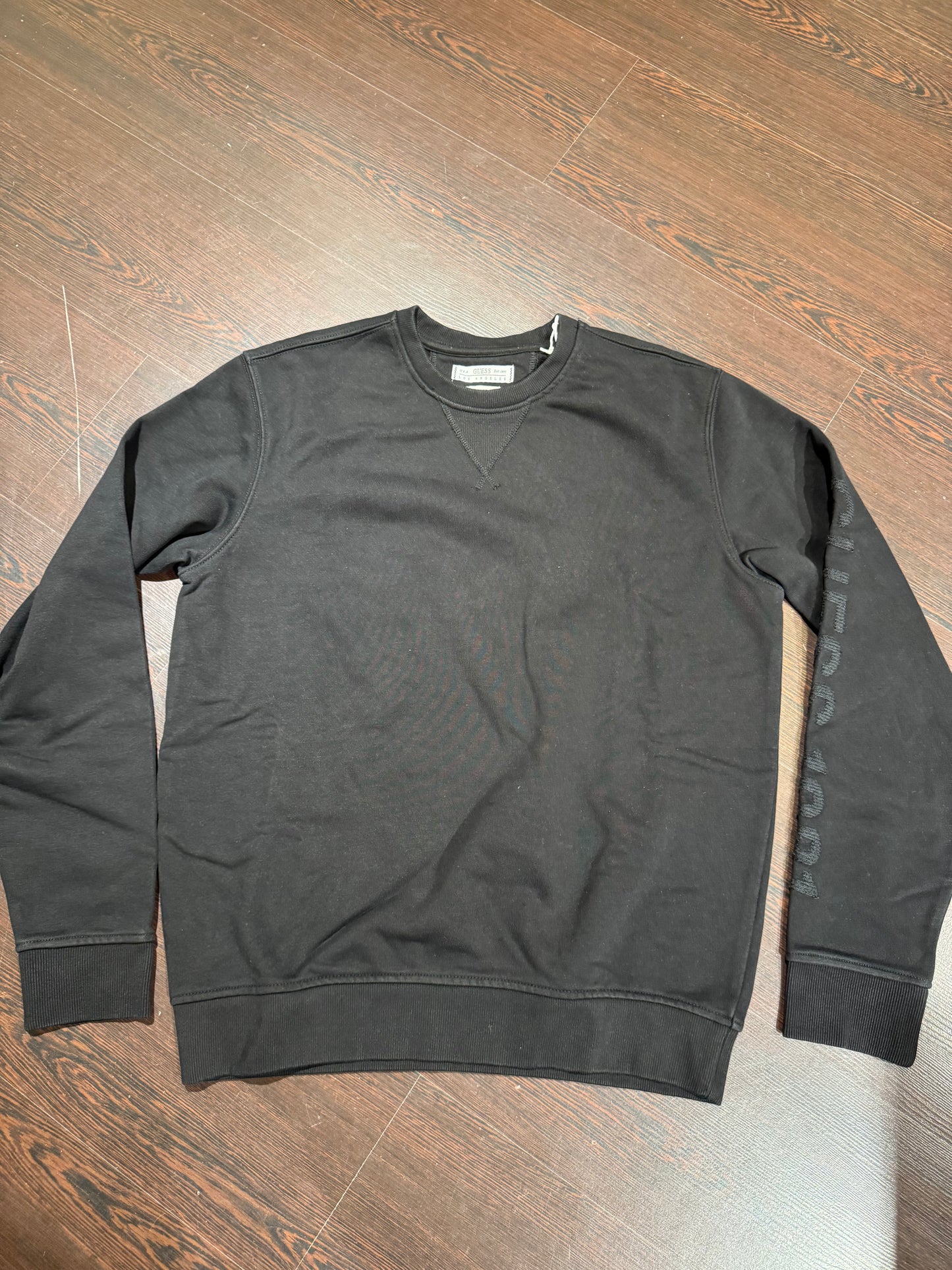 GUESS Felpa basica nera con scritta contrasto su manica M5YQ00