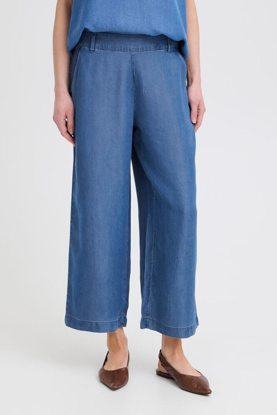 B.YOUNG Jeans morbido a gamba ampia con vita elasticizzata B.YOUNG