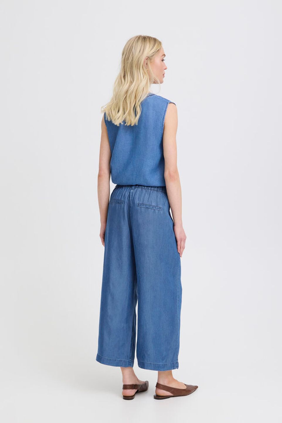 B.YOUNG Jeans morbido a gamba ampia con vita elasticizzata B.YOUNG