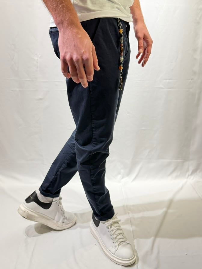 OVER-D Pantalone blu con pince tapered fit OVER-D