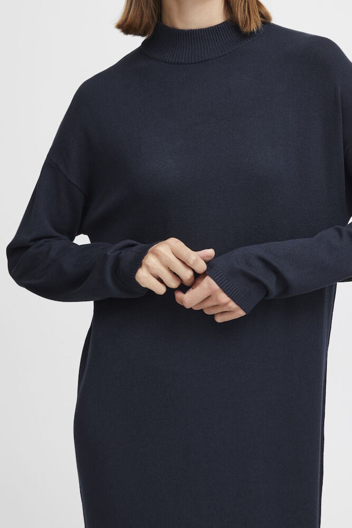 B.YOUNG Abito in maglia con collo alto blu B.YOUNG