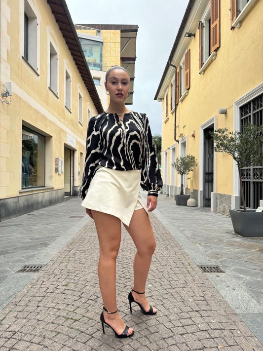 KORALLINE Blusa con catena al collo nera KORALLINE