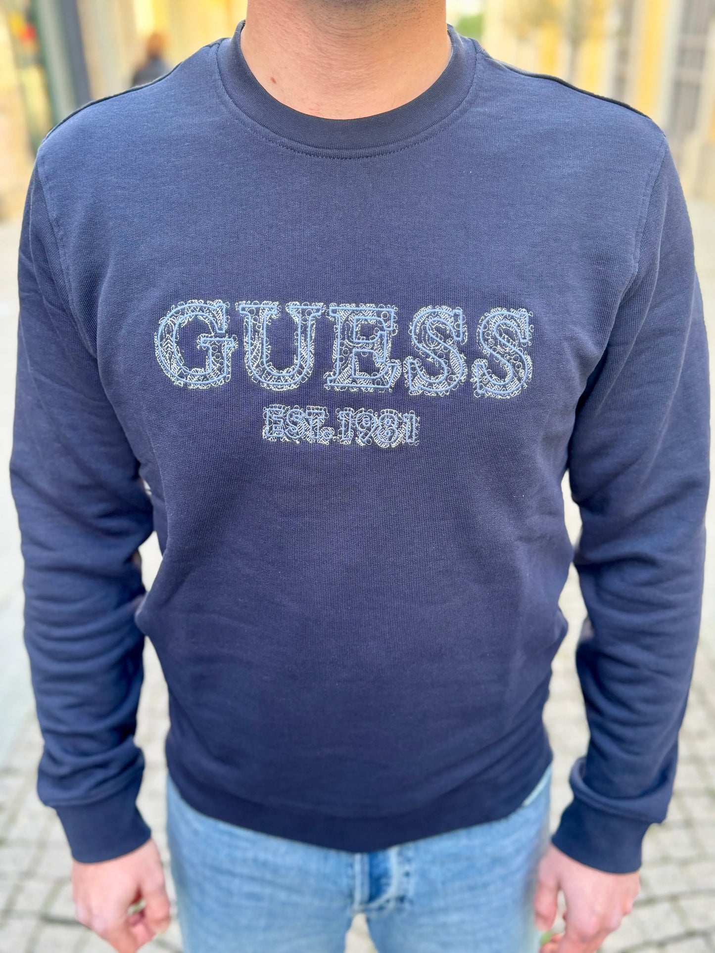 GUESS Felpa girocollo blu con logo M5RQ15
