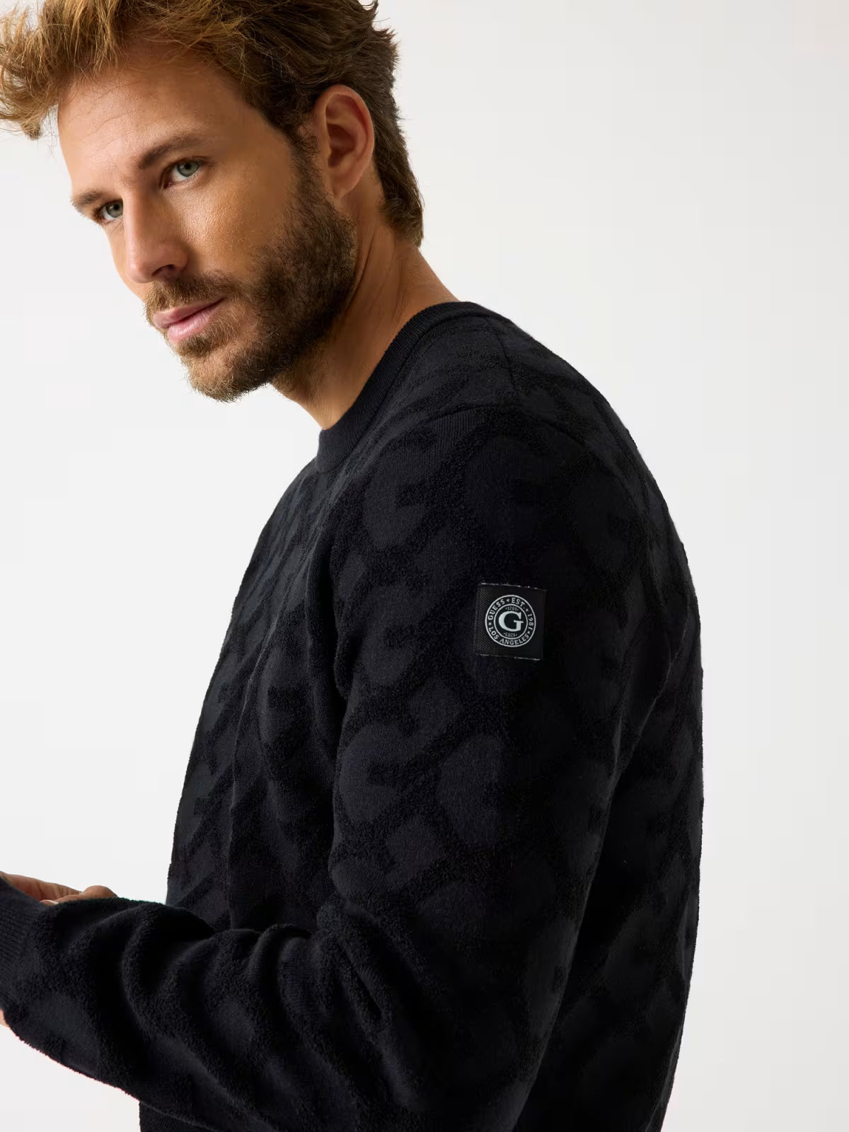 GUESS Maglione girocollo nero con logo 4g GUESS