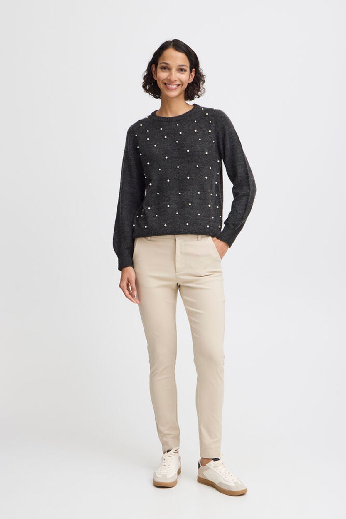 B.YOUNG Maglione morbido nero con perle B.YOUNG