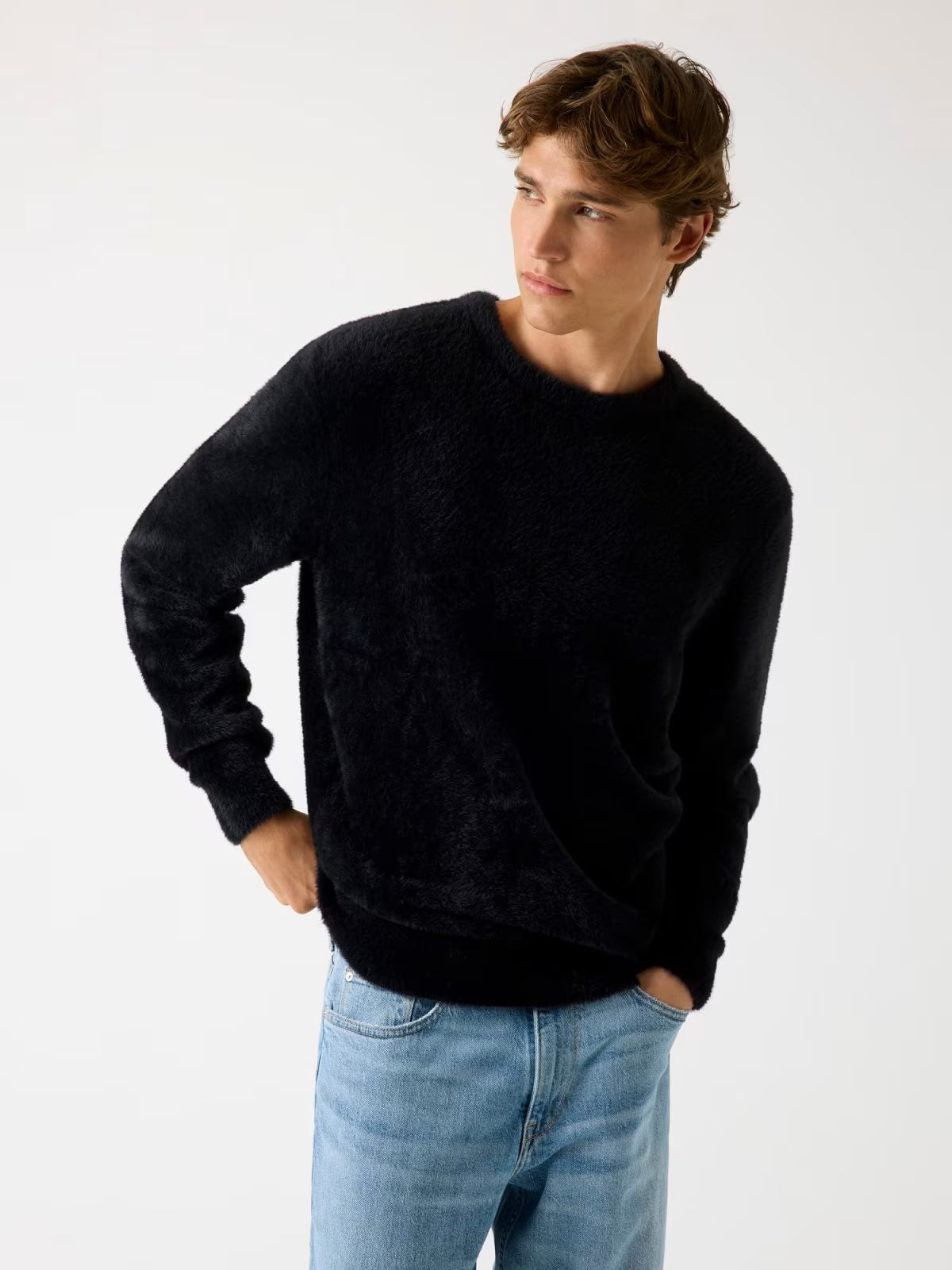 GUESS Maglione girocollo nero fuzzy GUESS