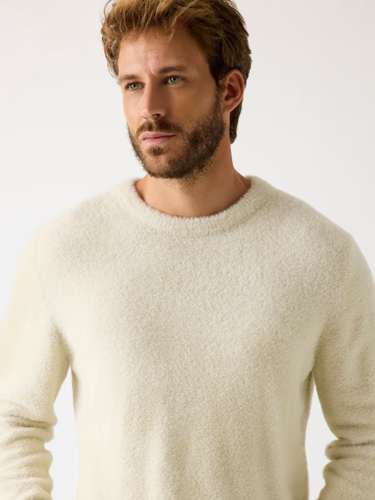 GUESS Maglione girocollo panna fuzzy GUESS