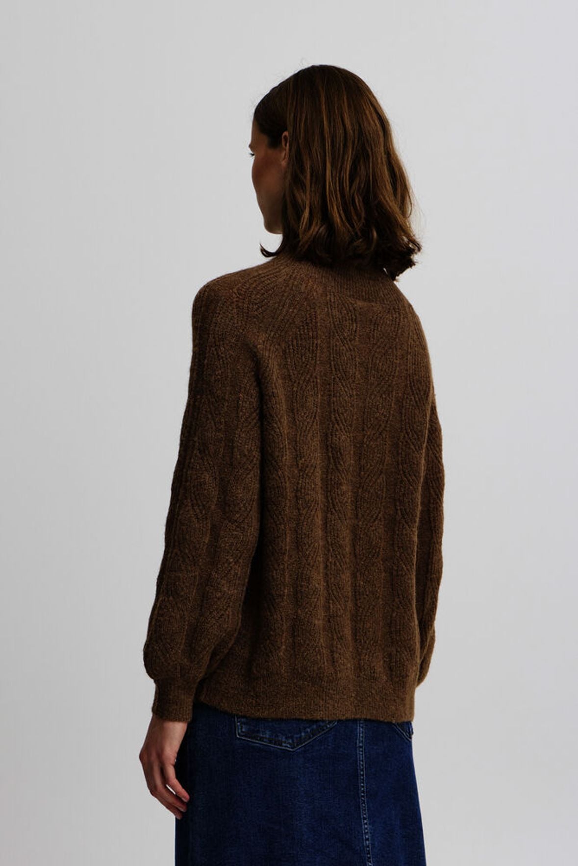 B.YOUNG Lupetto con motivo trecce beige B.YOUNG