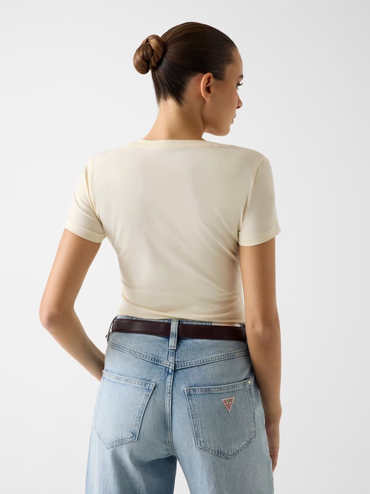 GUESS T-shirt beige con logo triangolare GUESS