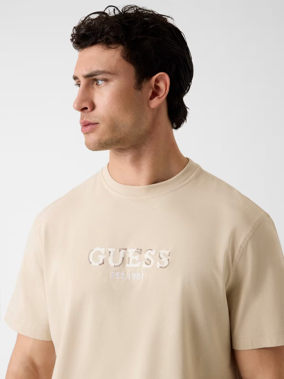 GUESS T-shirt sabbia con logo centrale GUESS