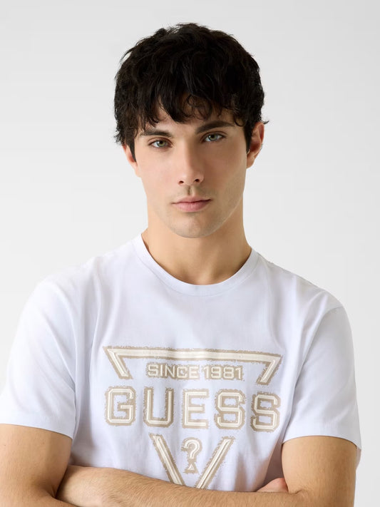 GUESS T-shirt bianca con logo triangolare GUESS
