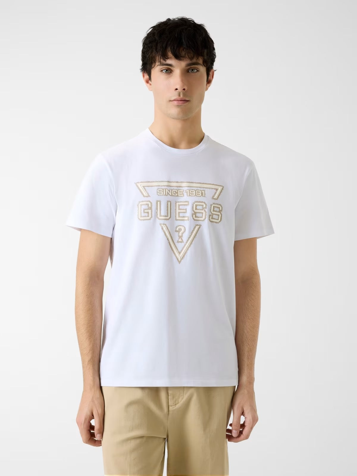 GUESS T-shirt bianca con logo triangolare GUESS